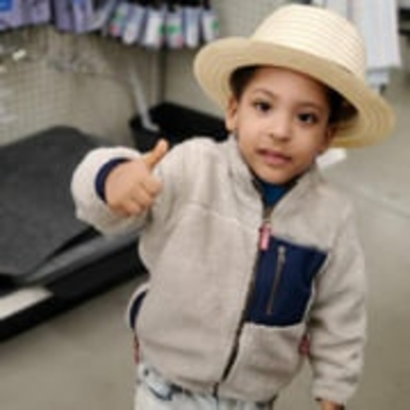 Meet your Posher, Awilda - Picture 1 of 1